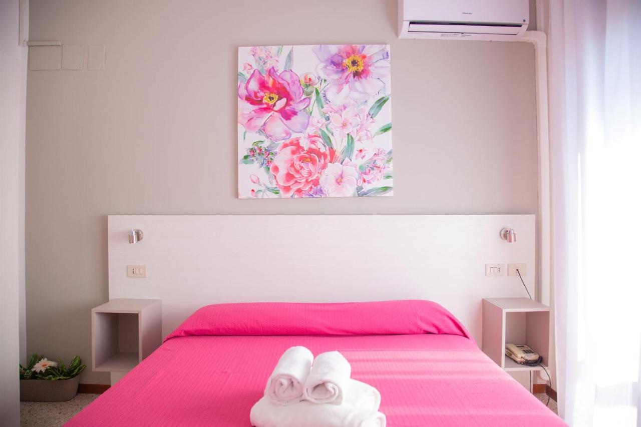Hotel Laura Кавалино-Трепорти Екстериор снимка