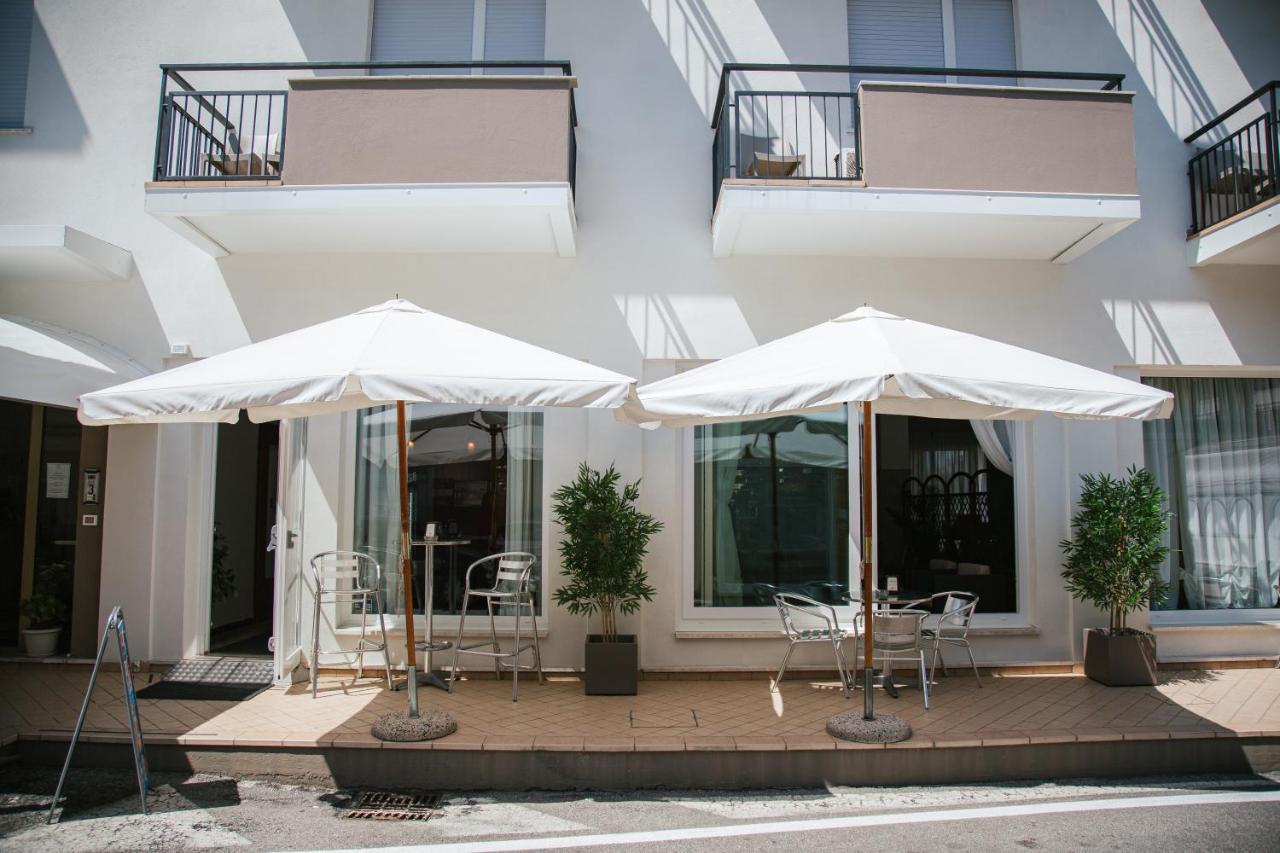 Hotel Laura Кавалино-Трепорти Екстериор снимка